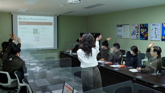 ㈜한화 건설부문의 심리 상담 프로그램 '라포레나(RAPPORENA)'가 진행 중인 모습. [한화 건설부문 제공]